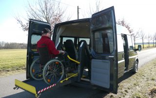 Transit mit Hebebühne - Rollstuhlgerechter Mietwagen