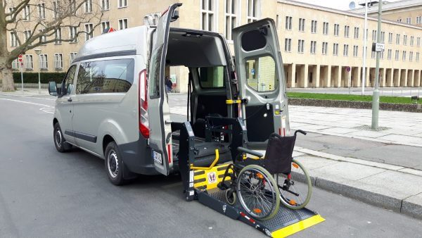 Ford Custom Mietwagen Behindertentransport Rollstuhltransport Berlin